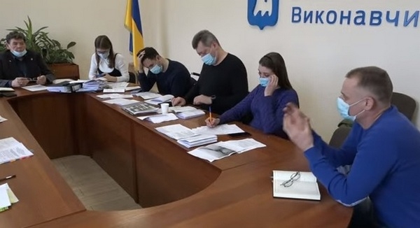 Депутаты Николаевского горсовета хотят разобраться с некачественным ремонтом крыши ОСМД «Антарес-Будом» (ВИДЕО)