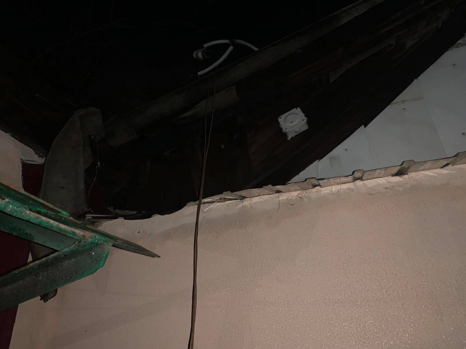 В Николаеве вечером загорелся гараж, ночью – крыша дома