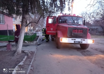 В Вознесенске горела квартира, соседей пришлось эвакуировать (ФОТО)