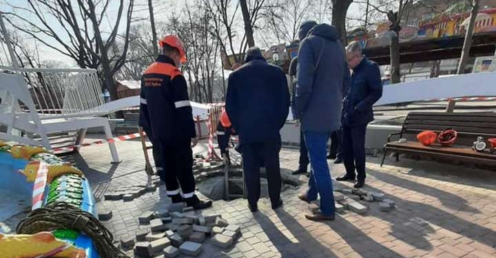 В николаевской “Сказке” образовался трехметровый провал (ФОТО)