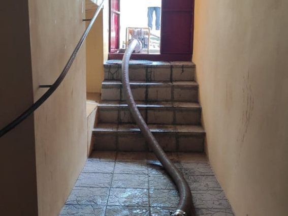 В Вознесенске прорвало водовод - затопило подвал многоквартирного дома (ФОТО) 3