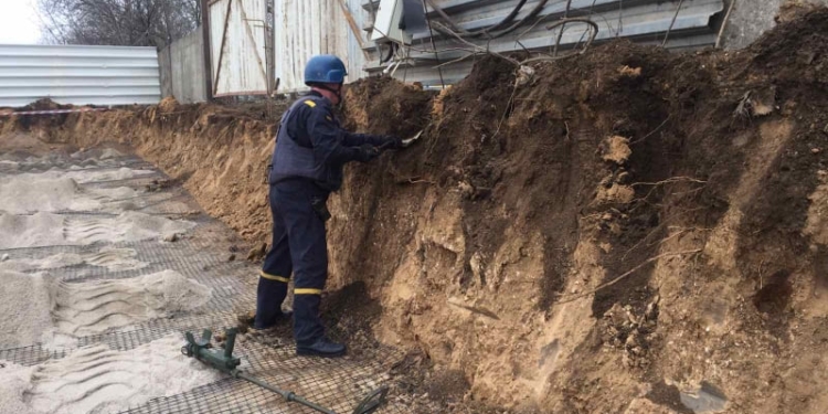 В Николаеве на стройке нашли старую мину. Взорвали правильно (ФОТО)