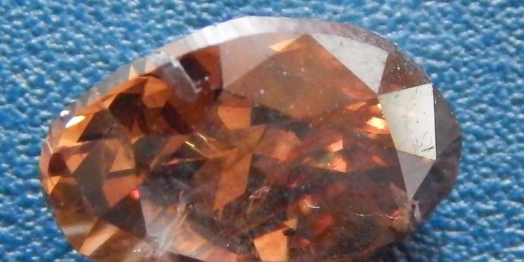 Драгоценная посылка. Таможенники обнаружили редкие бриллианты из США (ФОТО)