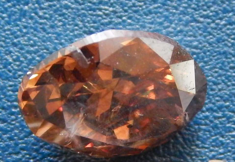Драгоценная посылка. Таможенники обнаружили редкие бриллианты из США (ФОТО) 13