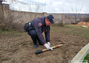 Боевую авиаракету случайно нашли в одной из школ Николаевской области (ФОТО)