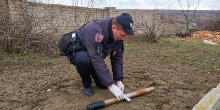 Боевую авиаракету случайно нашли в одной из школ Николаевской области (ФОТО)