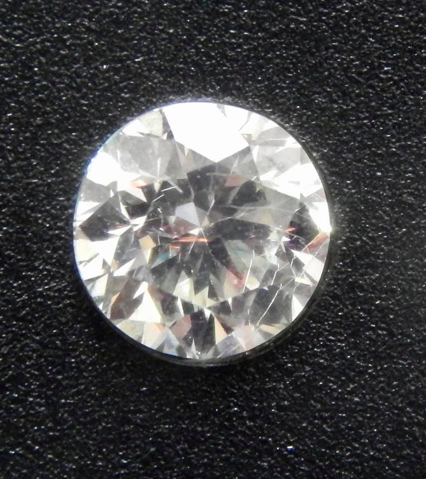 Драгоценная посылка. Таможенники обнаружили редкие бриллианты из США (ФОТО) 7