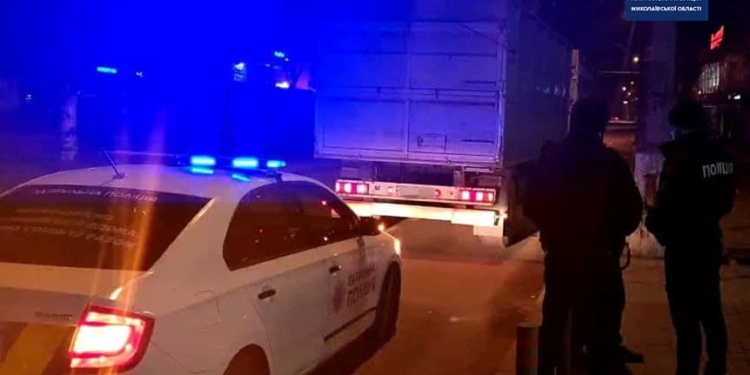 В Николаеве водителя фуры патрульные останавливали два раза за одну ночь
