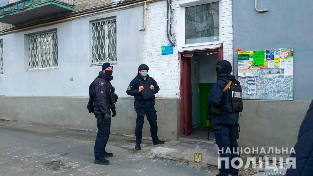 В Николаеве спецназ штурмовал квартиру - за дверью был неадекват с боевой гранатой (ФОТО ВИДЕО) 1