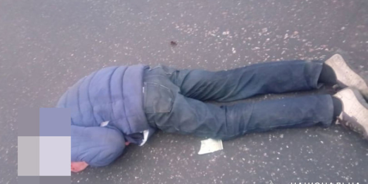 В Николаеве полиция устанавливает личность мужчины, который ранним утром бросился под фуру (ФОТО)