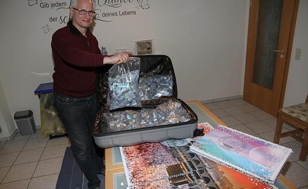 Когда торопиться не надо. В Германии собрали самый большой пазл в мире (ВИДЕО)