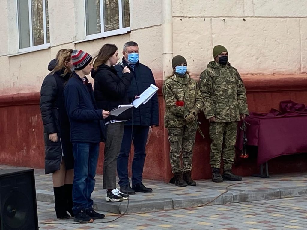 В память о погибшем на Донбассе воине николаевской бригады морской пехоты открыта мемориальная доска (ФОТО) 7