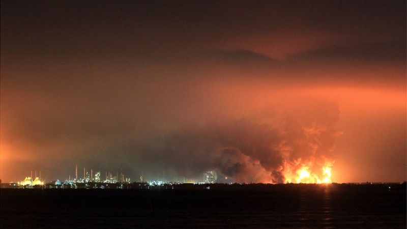 Пожар на нефтеперерабатывающем заводе в Индонезии: известно о 20 пострадавших (ФОТО) 1