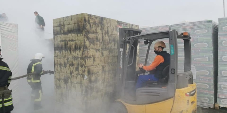 В Николаеве тушили пожар у «Эпицентра» (ФОТО)