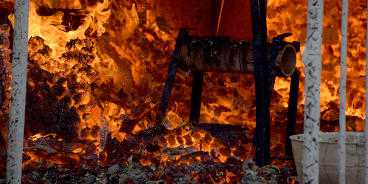 В Николаеве тушили хозпомещение на одном из предприятий в Заводском районе (ФОТО, ВИДЕО)