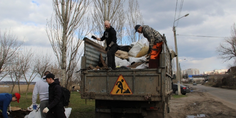 В Николаеве провели ЭКОтолоку и убрали прибрежную территорию Ингула (ФОТО)
