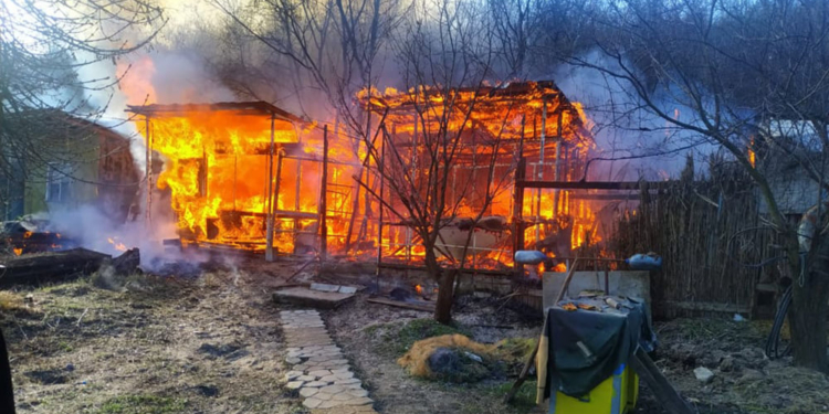 В Варваровке сгорели две хозпостройки (ФОТО)