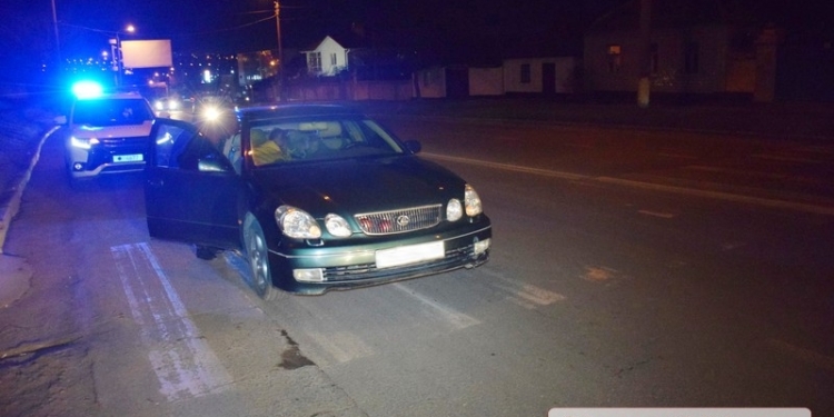 В Николаеве девушка-полицейская на «Лексусе» сбила пешехода