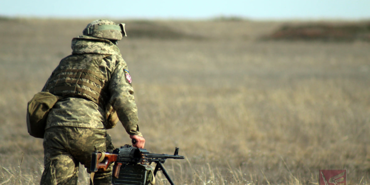 Днем и ночью: николаевские десантники повышают боевые навыки в полевых условиях (ФОТО)