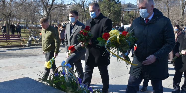Николаевцы почтили память Кобзаря Тараса Шевченко (ФОТО)