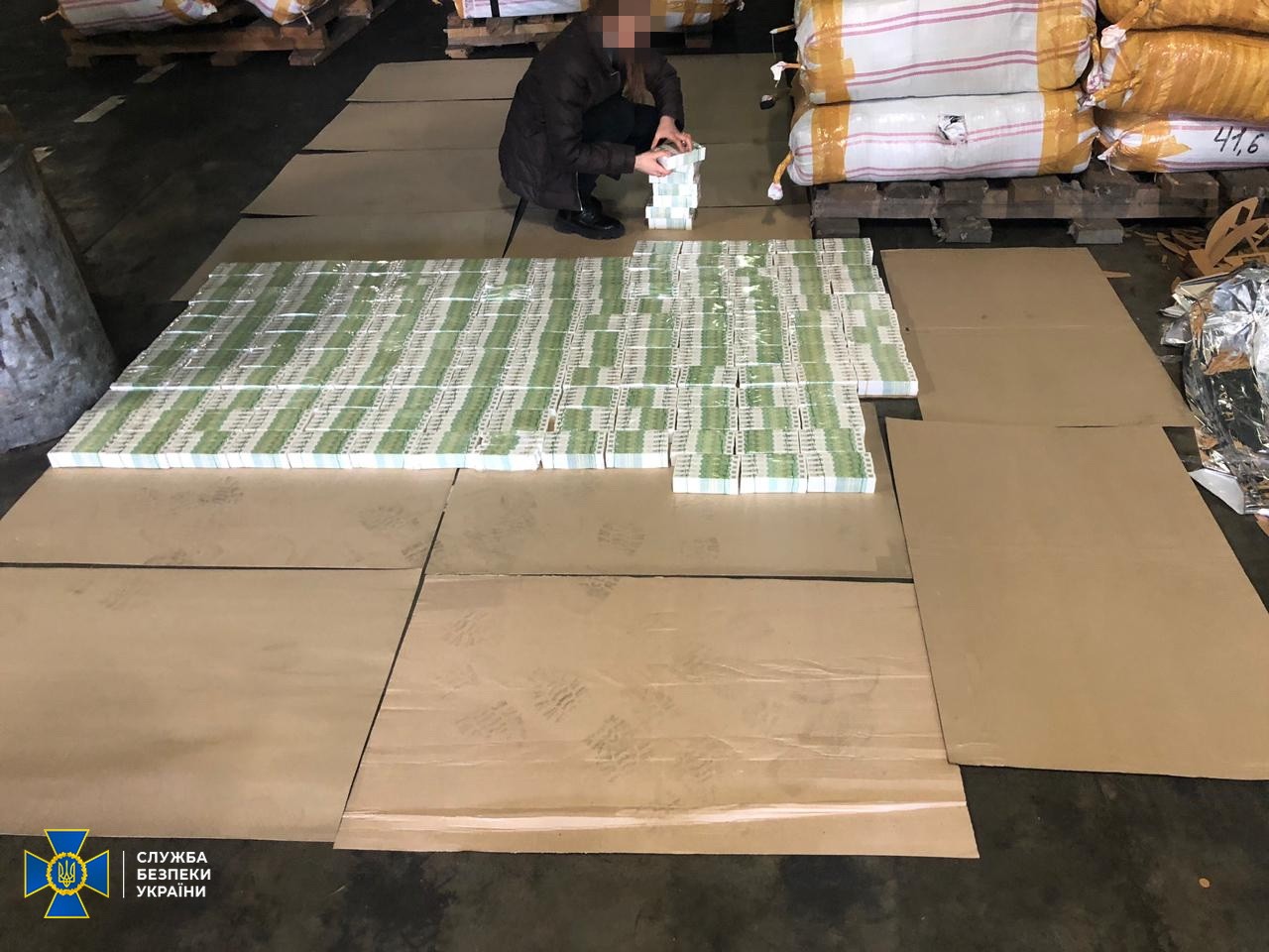 В Украину через Черноморск пытались ввезти почти 2 млн. акцизных марок для нелегальнго алкоголя (ФОТО, ВИДЕО)