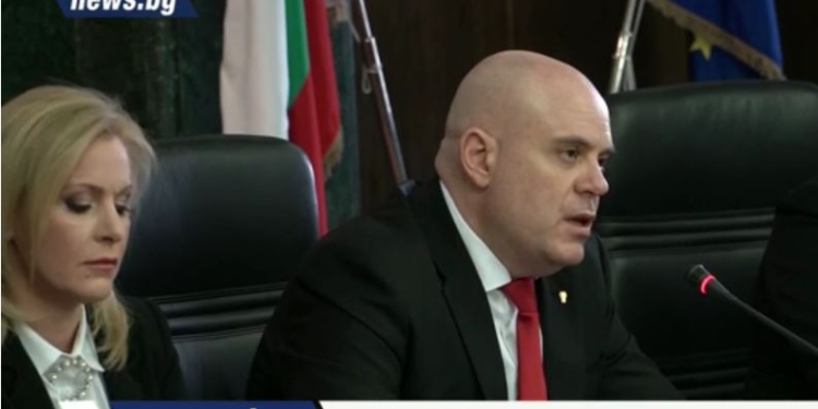 Шпионский скандал в Болгарии. В эпицентре – жена бывшего разведчика-предателя