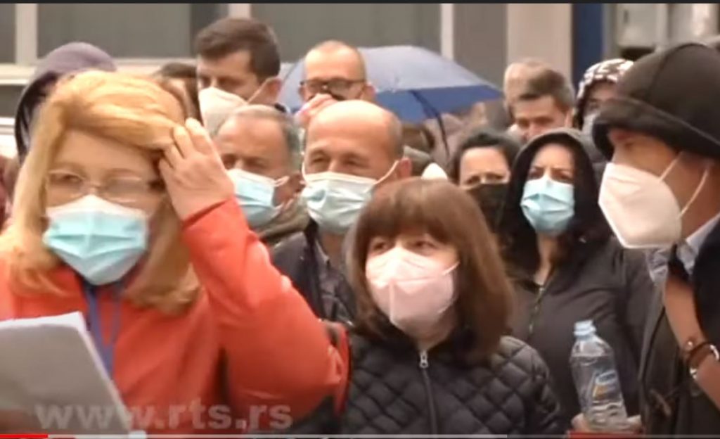 В Сербии бесплатно вакцинируют иностранцев - на границах очереди (ВИДЕО) 1