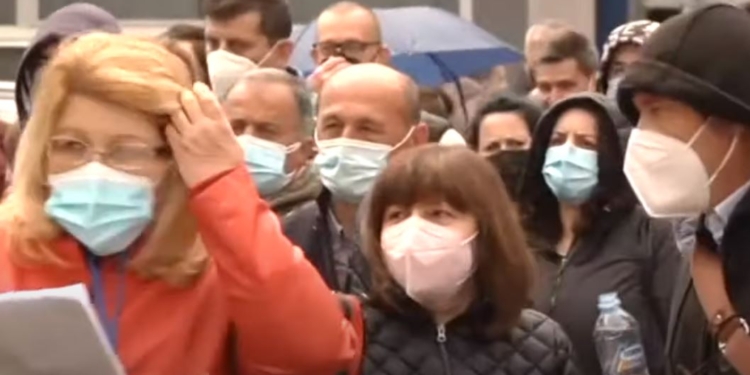 В Сербии бесплатно вакцинируют иностранцев – на границах очереди (ВИДЕО)