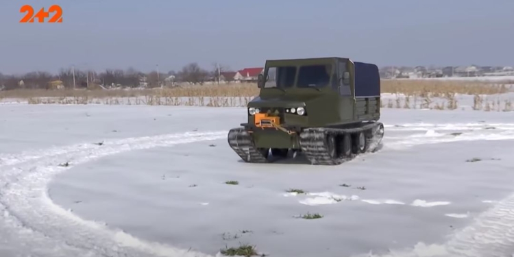 Внутри, как в танке, но проехать можно везде. Украинский изобретатель показал необычный вездеход (ВИДЕО)