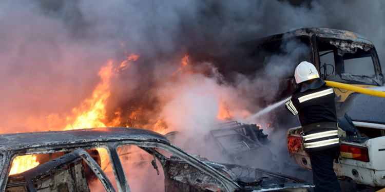 Большой пожар в Варваровке. Горела автостоянка (ФОТО, ВИДЕО)