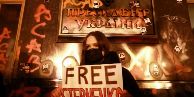 Акция в защиту Стерненко. По факту хулиганства под Офисом президента открыто уголовное дело, один активист задержан (ФОТО)