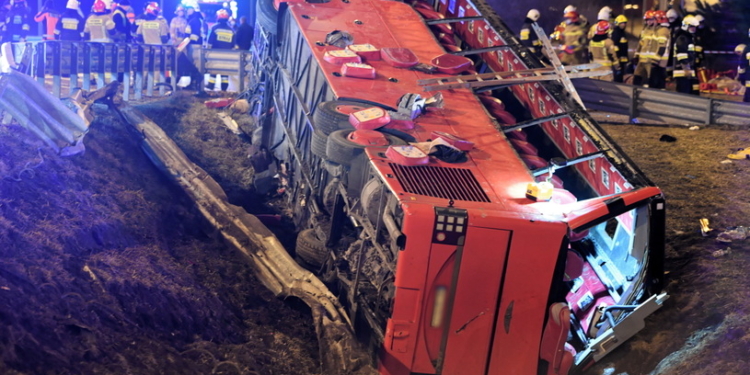 Автобус с украинцами упал с виадука. Подробности ДТП в Польше, в котором погибло 6 человек (ФОТО)