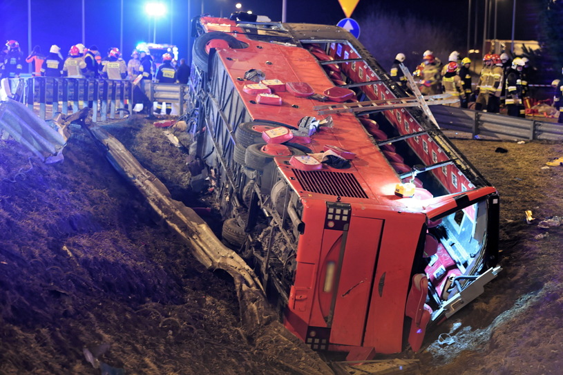 Автобус с украинцами упал с виадука. Подробности ДТП в Польше, в котором погибло 6 человек (ФОТО) 9