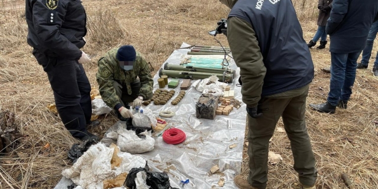 На Харьковщине СБУ нашла схрон с оружием из РФ (ФОТО, ВИДЕО)