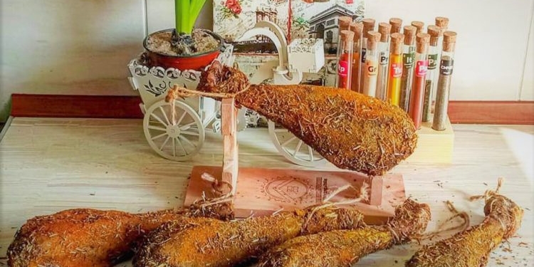 Вкусная жизнь. В Украине делают бастурму из курицы и хамон из индюка (ФОТО)