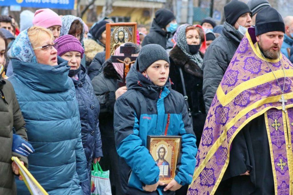 Молились об избавлении от эпидемии: УПЦ МП провела крестные ходы в ряде городов Украины 5