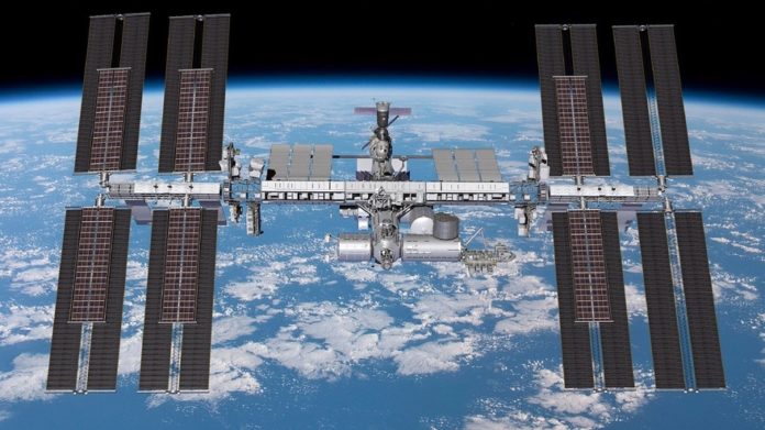 Астронавты на МКС сбросили в космос 3 тонны мусора