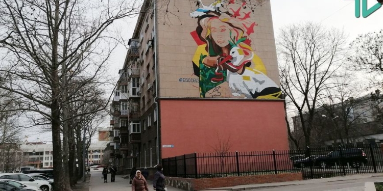 В центре Николаева рисуют мурал с изображением Ольги Шарий (ФОТО) – СМИ