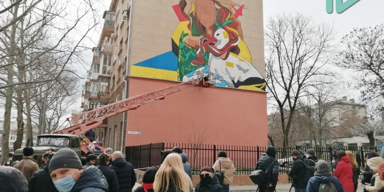 “Потеряла лицо”: в  Николаеве со скандалом закрасили мурал, на котором увидели Ольгу Шарий (ФОТО, ВИДЕО)