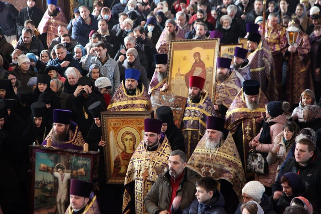 Молились об избавлении от эпидемии: УПЦ МП провела крестные ходы в ряде городов Украины 7