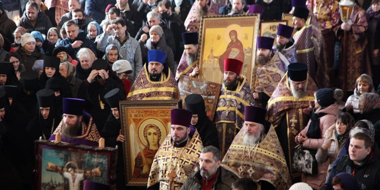 Молились об избавлении от эпидемии: УПЦ МП провела крестные ходы в ряде городов Украины