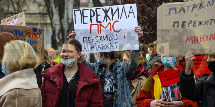 В Одессе сторонники патриархата пытались разогнать марш за права женщин (ФОТО, ВИДЕО)