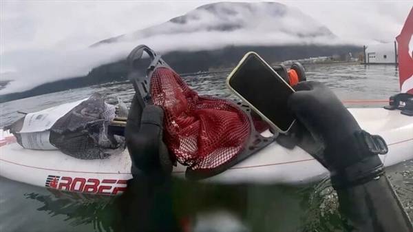 Что случилось с iPhone 11, который шесть месяцев пролежал на дне озера