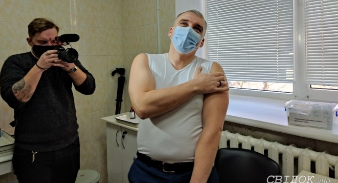 Для примера: мэр Николаева с двумя замами получили прививку от COVID