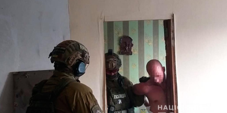 В Николаеве спецназ штурмовал квартиру – за дверью был неадекват с боевой гранатой (ФОТО ВИДЕО)