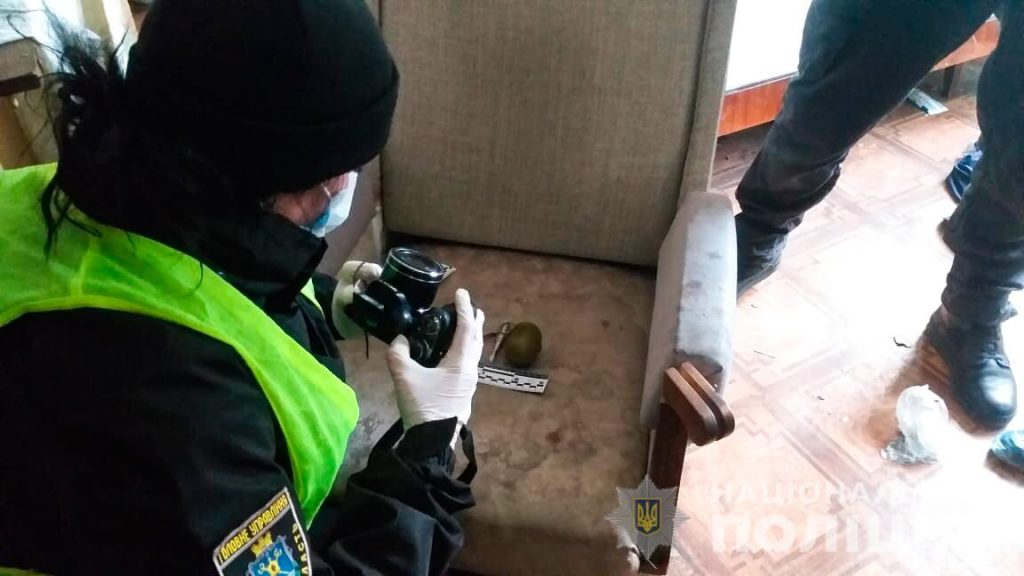 В Николаеве спецназ штурмовал квартиру - за дверью был неадекват с боевой гранатой (ФОТО ВИДЕО) 7