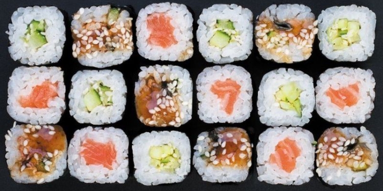 На Тайване ресторан предложил бесплатные суши носителям имени Лосось  – десятки людей массово переделывают документы