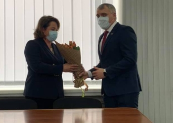 Сенкевич представил Анну Ременникову коллективу администрации Ингульского района Николаева (ФОТО)