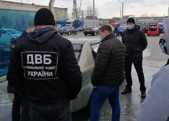 В Николаеве задержали полицейского, который требовал $2 тыс. взятки у своего коллеги «за молчание» ( ФОТО)