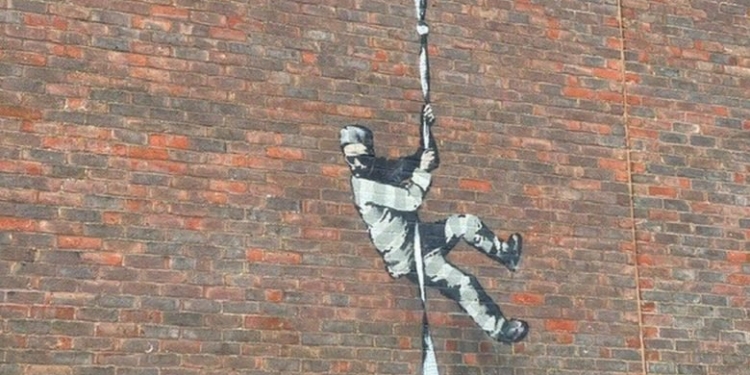 Бэнкси нарисовал на стене тюрьмы бегство заключенного. Предполагают, это Оскар Уайльд (ФОТО, ВИДЕО)